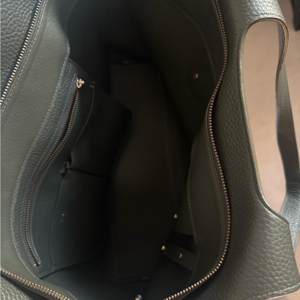 Cuyana Forest Green System Tote (with zipper) Pebbled Leather - Picture 4 of 7
